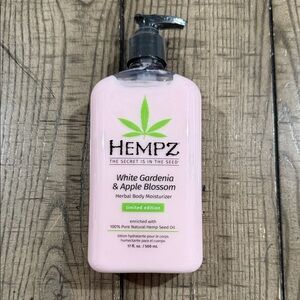 Hempz White Gardenia & Apple Blossom Herbal Body Moisturizer - Light Pink